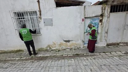 Burhaniye de gıda yardımları devam ediyor