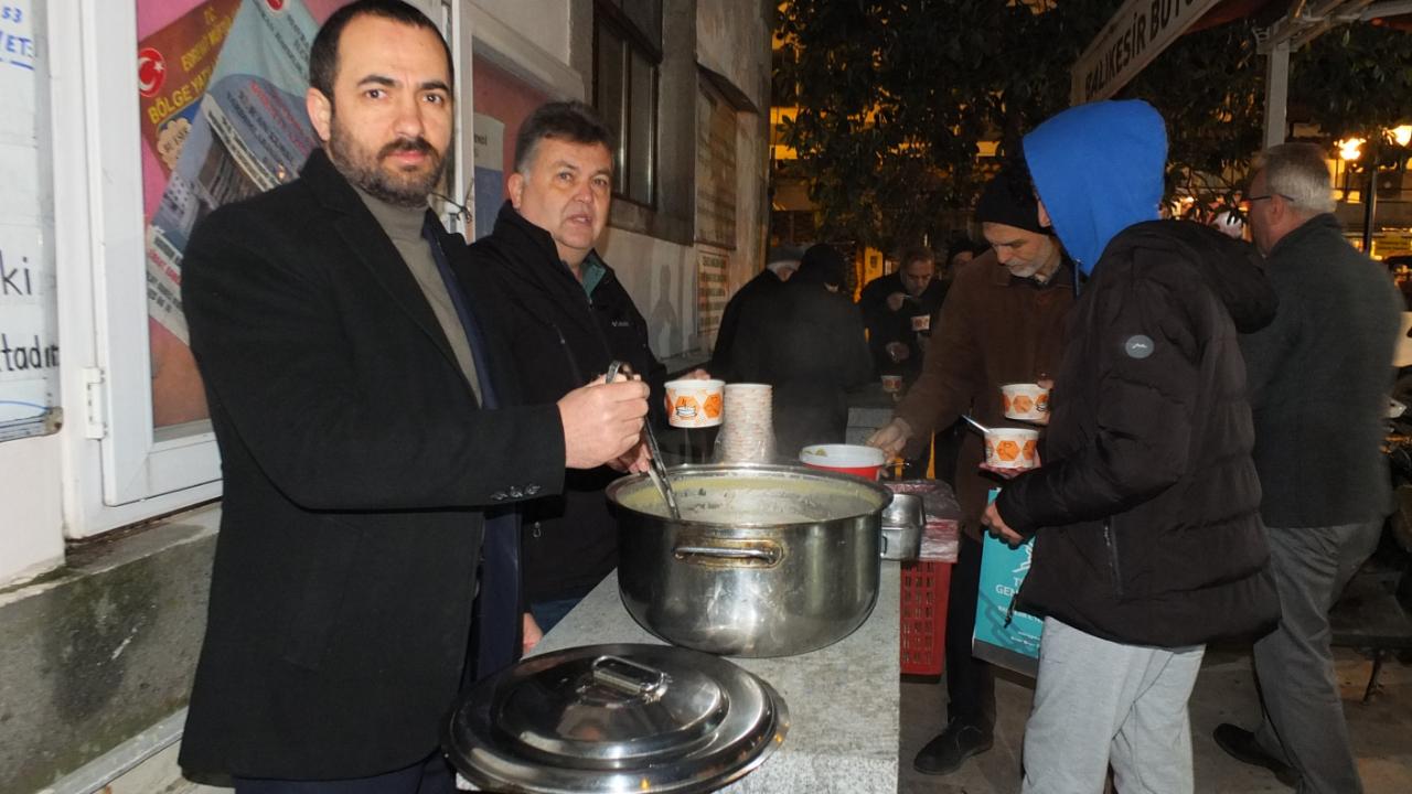 Burhaniye de Türkiye Gençlik Vakıfından Sabah Namazı Buluşması