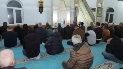 Burhaniye’de 3 dakika erken okunan ezan kafaları karıştırdı