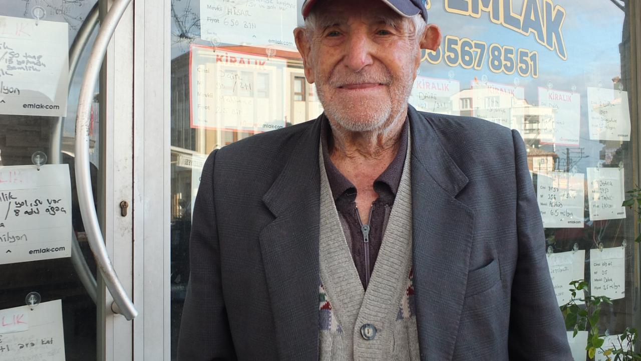 Burhaniye’de 97 yaşındaki Hasan dede ilçenin ayaklı tarihi oldu