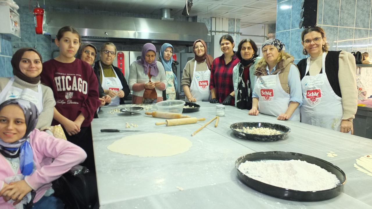 Burhaniye’de Çölyaklılar mantı gününde buluştu