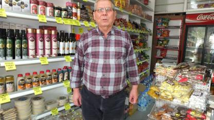 Burhaniye’de emekli asker marketçi oldu