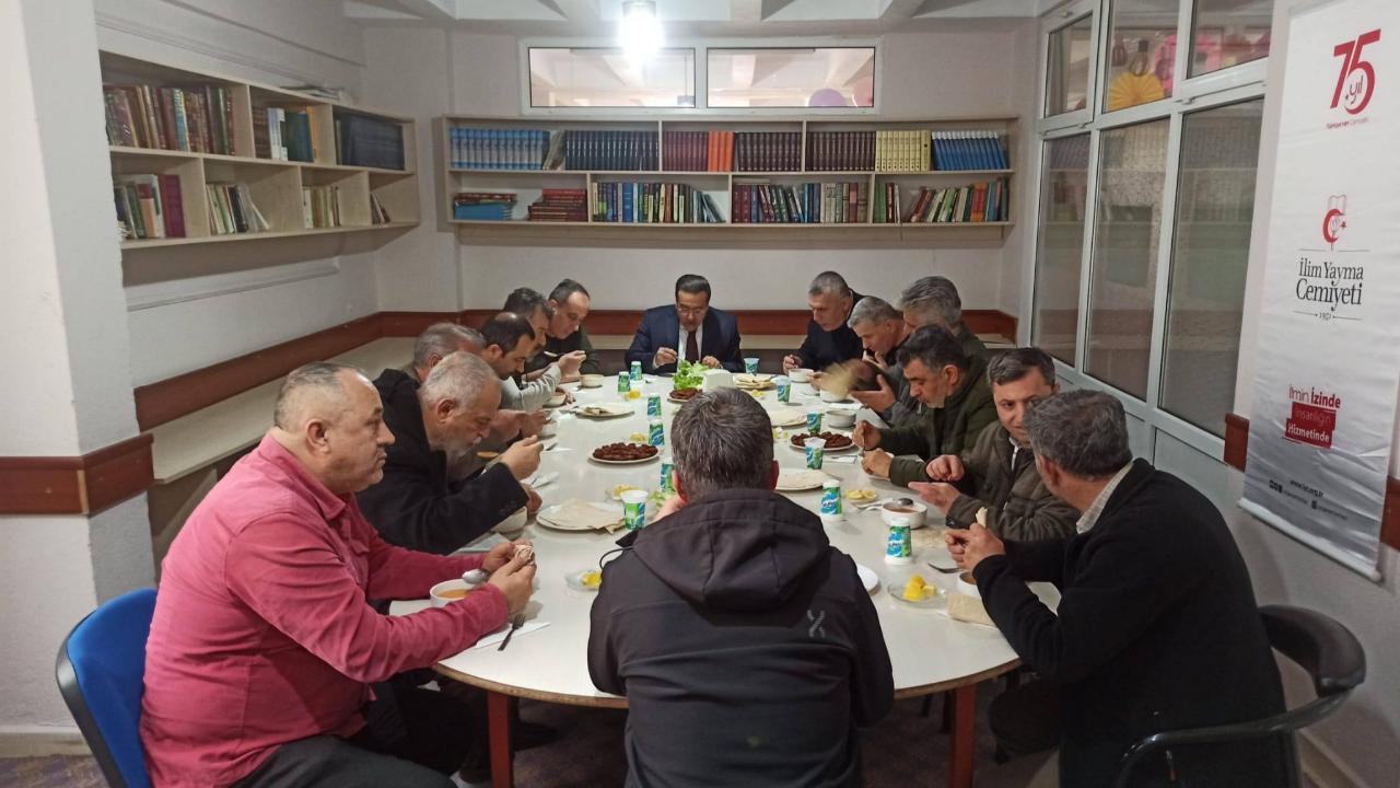 Burhaniye’de İlim Yayma Cemiyetinden Hoş Geldin Ramazan Yemeği
