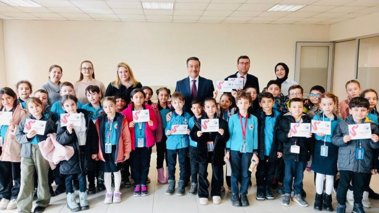 Burhaniye'de Kaymakam Atilla, öğrencileri ağırladı