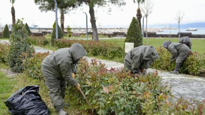 Burhaniye’de park ve yeşil alanlar yenileniyor
