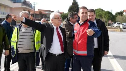 Burhaniye'de yol göçüklerine yerinde inceleme