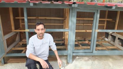 Burhaniyeli bakkal gezen tavuk kümesi yaptı