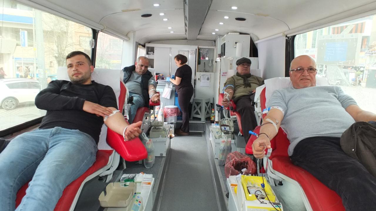 Burhaniyeliler Kan Bağışı Yaptı