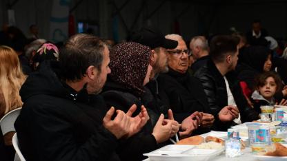 Büyükşehir, ilk iftarını vatandaşlarıyla gerçekleştirdi