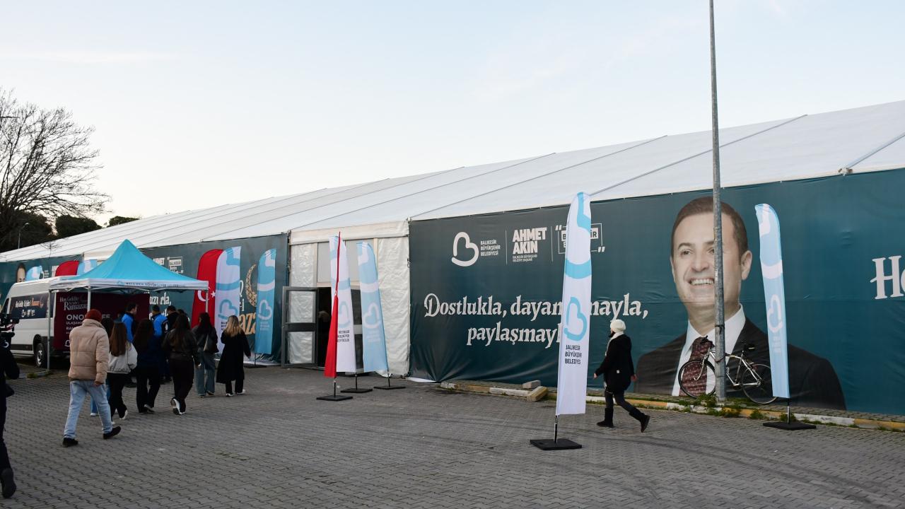 Büyükşehir, ilk iftarını vatandaşlarıyla gerçekleştirdi