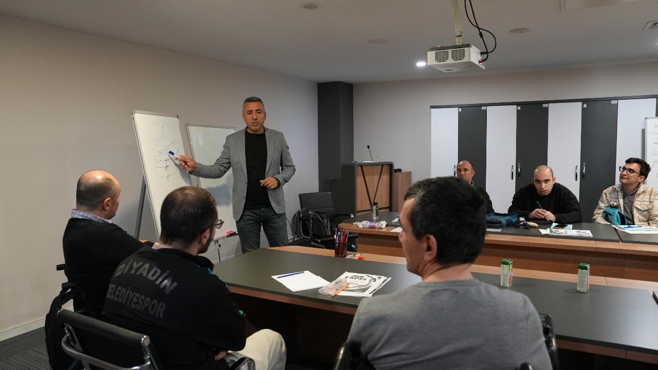 Büyükşehir, Kent Konseyi iş birliğiyle özel gereksinimli bireylere e-KPSS Hazırlık Eğitimi dönemini başlattı