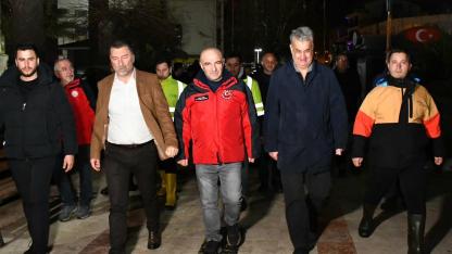 Büyükşehir’de Fırtına Alarmı: Ekipler Gece Boyu Sahadaydı