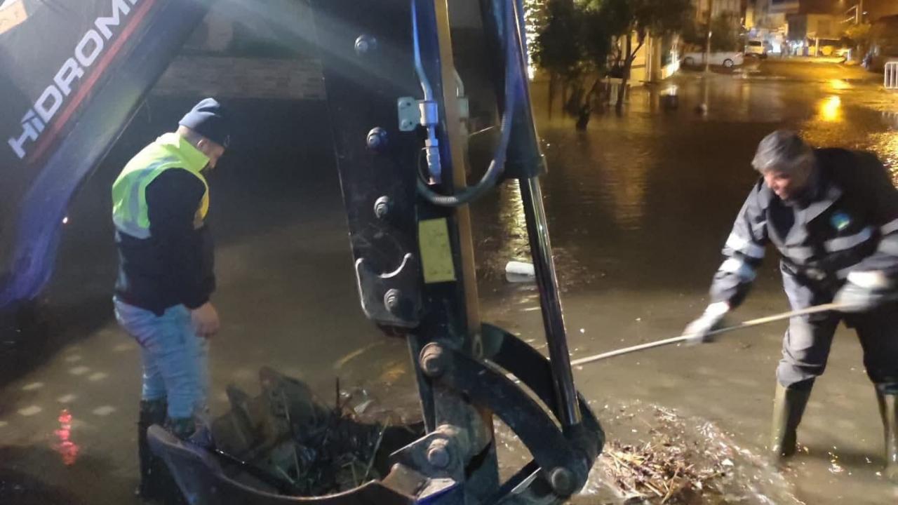 Büyükşehir’de Fırtına Alarmı: Ekipler Gece Boyu Sahadaydı