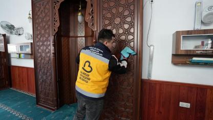 Büyükşehirden camilerde gül kokulu temizlik