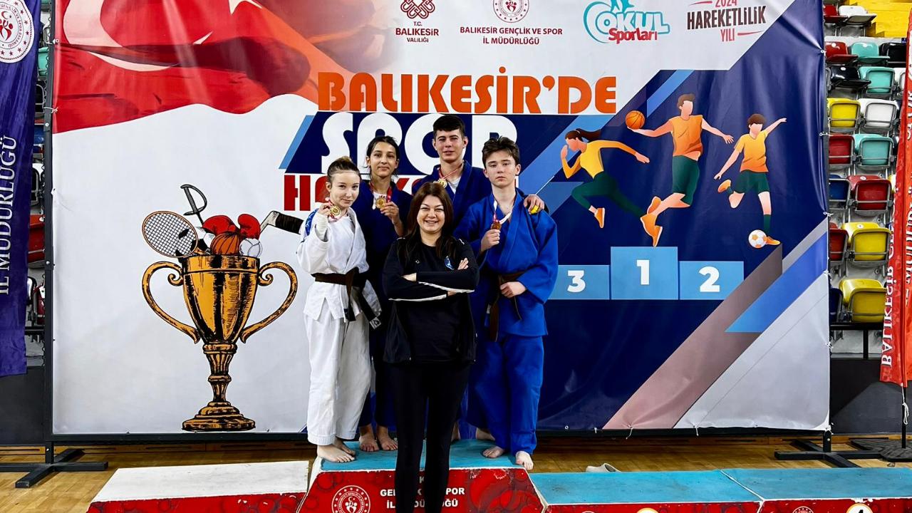 Büyükşehir’in sporcuları güreş ve judoda madalyaları topladı