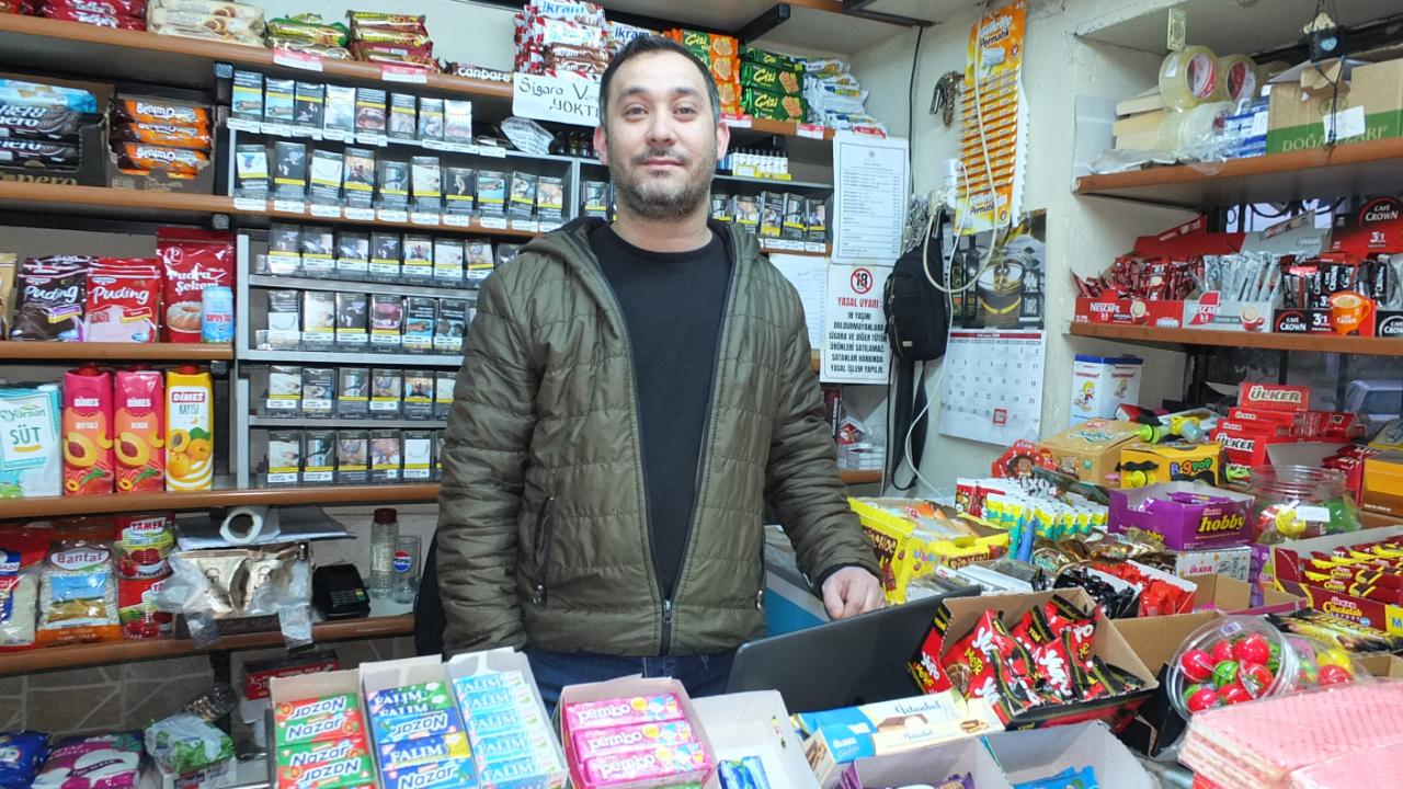 Dede mesleği Köy bakkalı hizmete devam ediyor