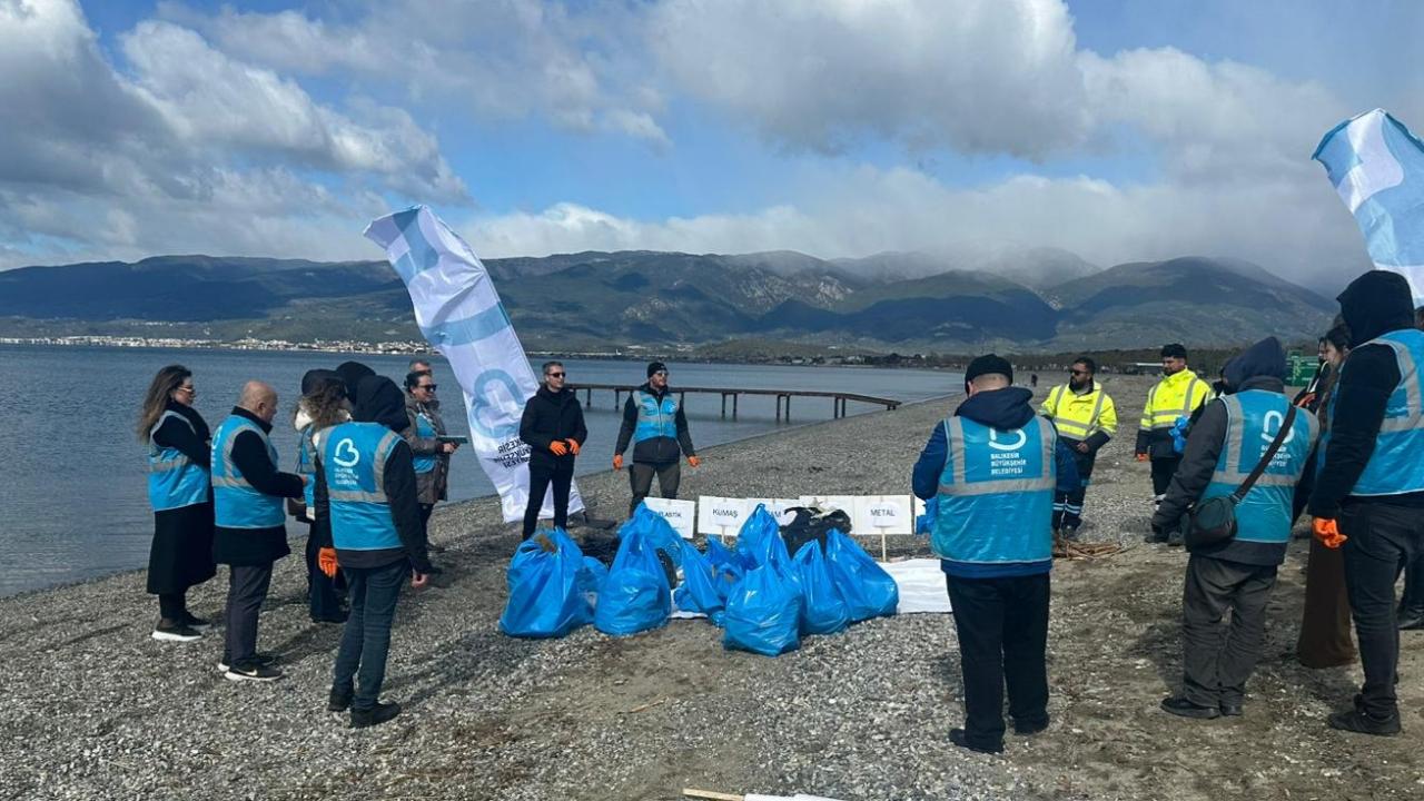 Deniz Çöpleri İzleme Programı (MLW) kapsamında Altınkum’da anlamlı temizlik