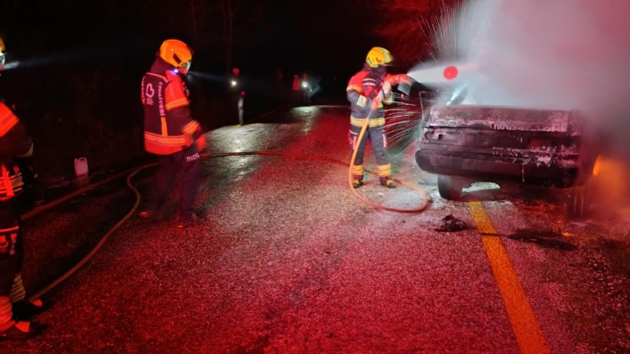 Dursunbey’de araç yangını