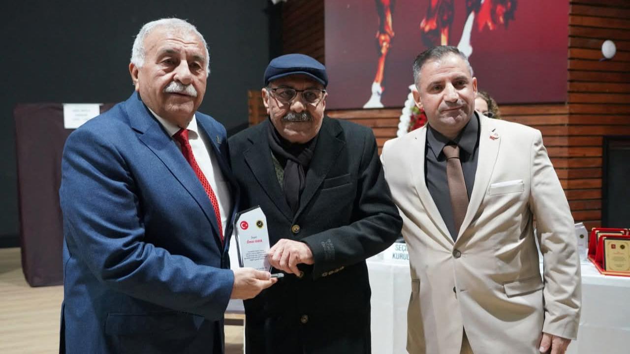 Edremit Terziler ve Tuhafiyeciler Odası’nda Yüksel Kaplan güven tazeledi