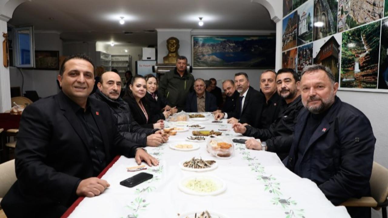 Edremit’te 10. Hamsi İkramı Yağmura Rağmen Gerçekleştirildi