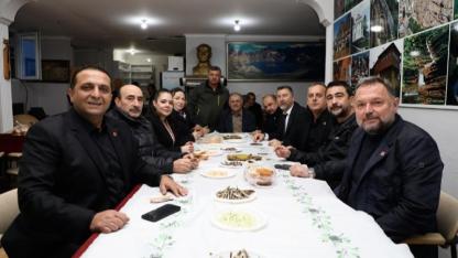 Edremit’te 10. Hamsi İkramı Yağmura Rağmen Gerçekleştirildi