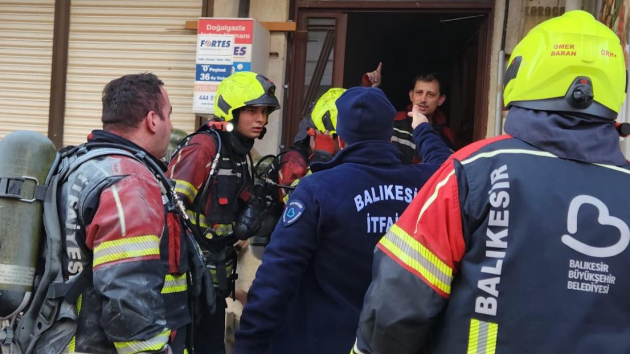 Edremit’te Dumandan Etkilenen 4 Kişiyi İtfaiye Ekipleri Kurtardı