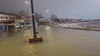 Edremit’te fırtına hayatı olumsuz etkiledi
