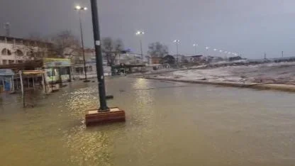 Edremit’te fırtına hayatı olumsuz etkiledi