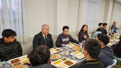 Edremit'te gönül sofrasında protokol ve gençler buluştu