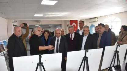 Edremit’te karma fotoğraf sergisi açıldı