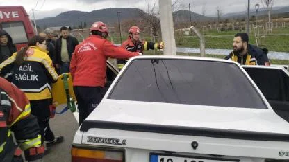 Havran’da otomobil elektrik direğine çarptı: 1 yaralı