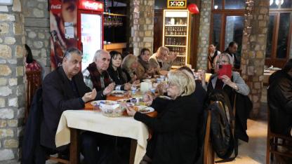 Kimsesiz çocuklar iftarda bir araya geldi