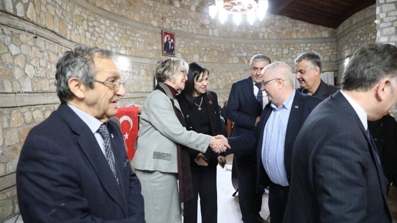 Kimsesiz çocuklar iftarda bir araya geldi