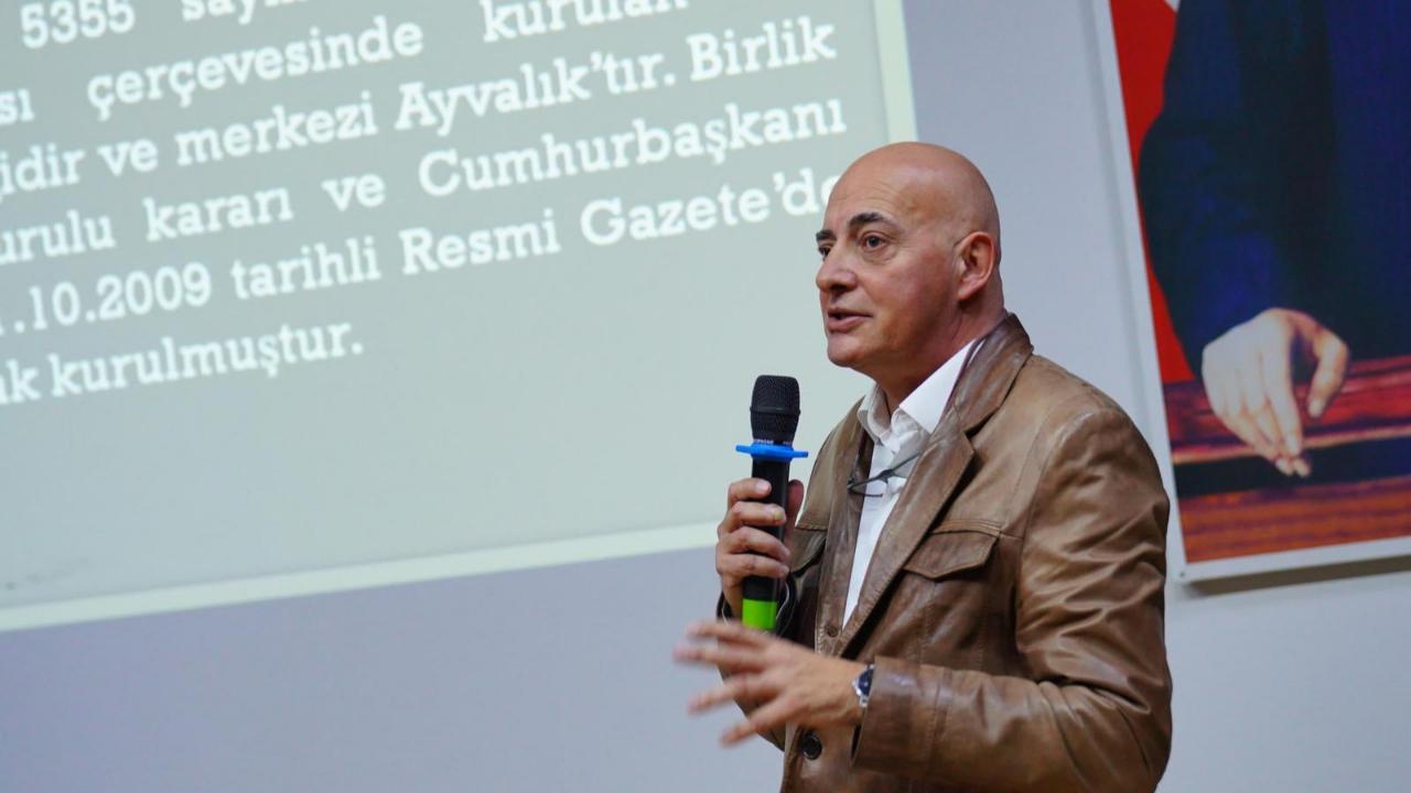 Özgültekin; Ayvalık, “Gel” Diye Çağırmıyor; “Hazırsan Buradayım” Diyor...