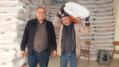 Burhaniye'de Yağmurlar yağdı gübre satışları arttı