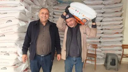 Burhaniye'de Yağmurlar yağdı gübre satışları arttı