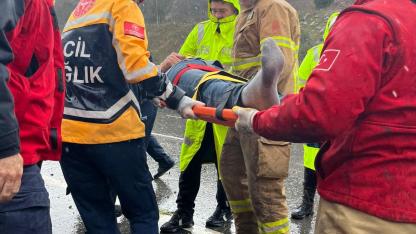 Tır sürücüsü dorsede sıkıştı: 1 yaralı