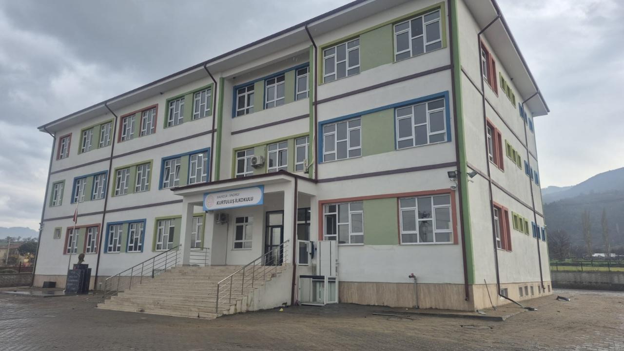 Sındırgı Kurtuluş İlkokulu Yeni Binasında Eğitime Başladı.