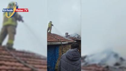 Sındırgı’da 2 ev yandı