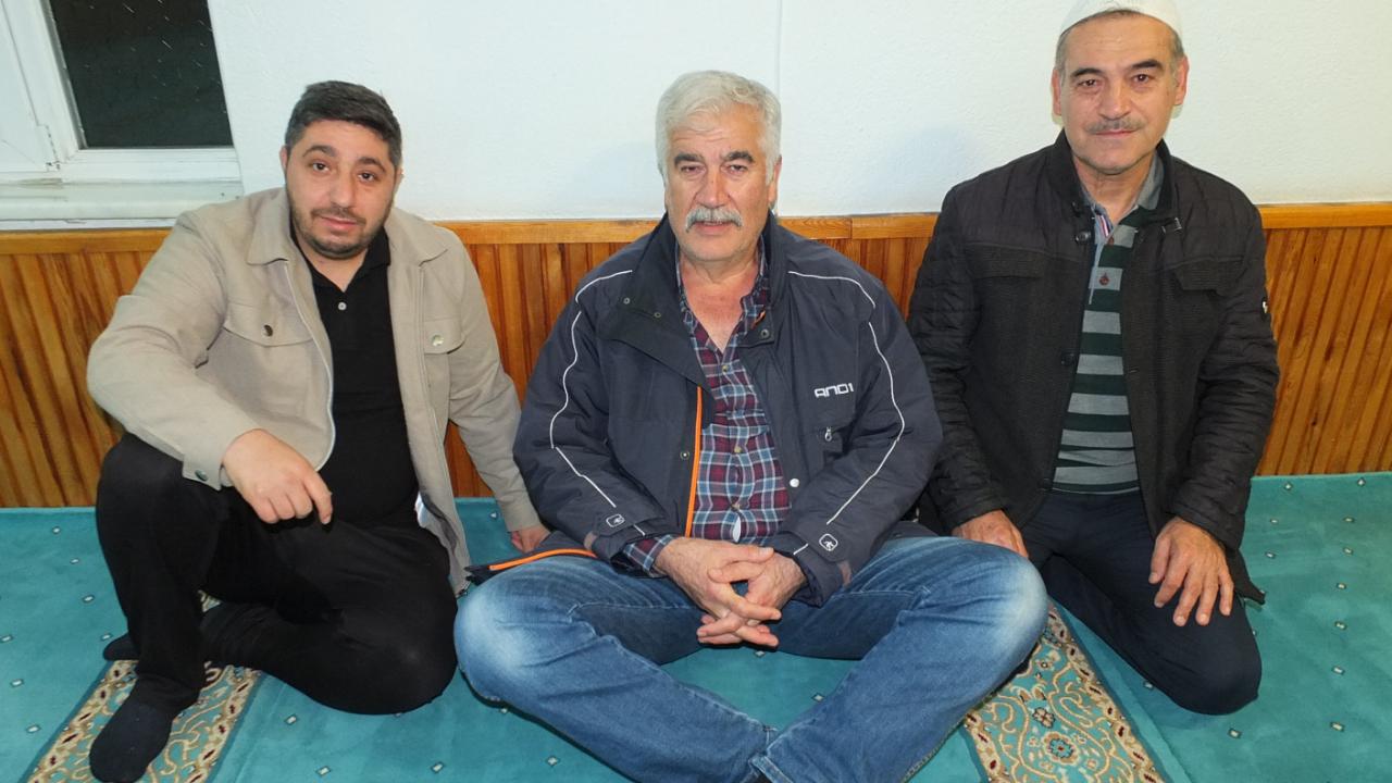 Tatil anılarını cemaatle paylaştı