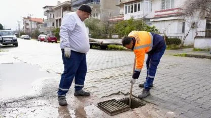 Temizlik işleri ekipleri 7/24 sahada