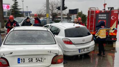 Tren Garı önünde çift taraflı kaza