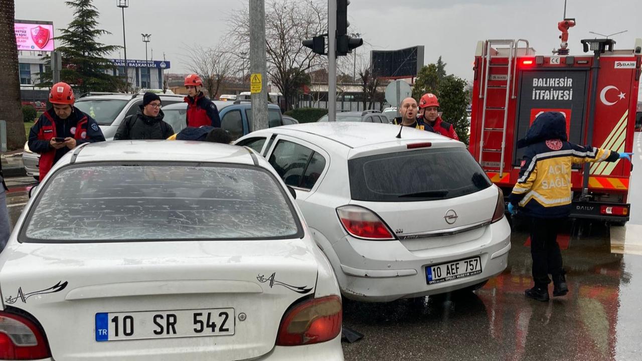 Tren Garı önünde çift taraflı kaza