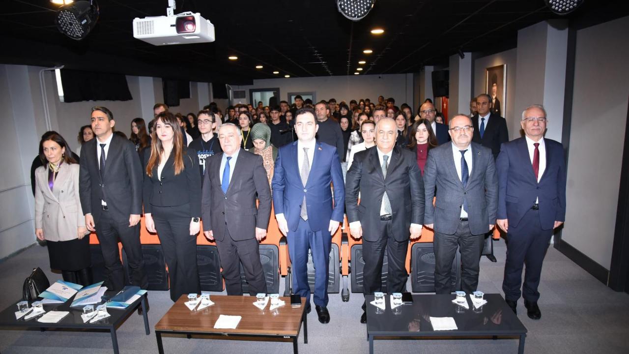 Türk Destanları Balıkesir İl Paneli'nde Tarih ve Ruh Aynı Sahnede Buluştu