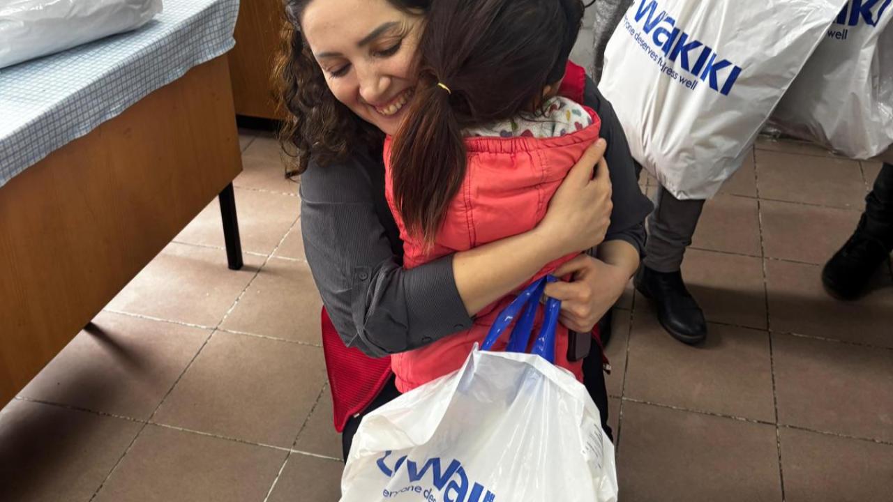 Türk Kızılay’ı Burhaniye'de 158 öğrenciyi sevindirdi