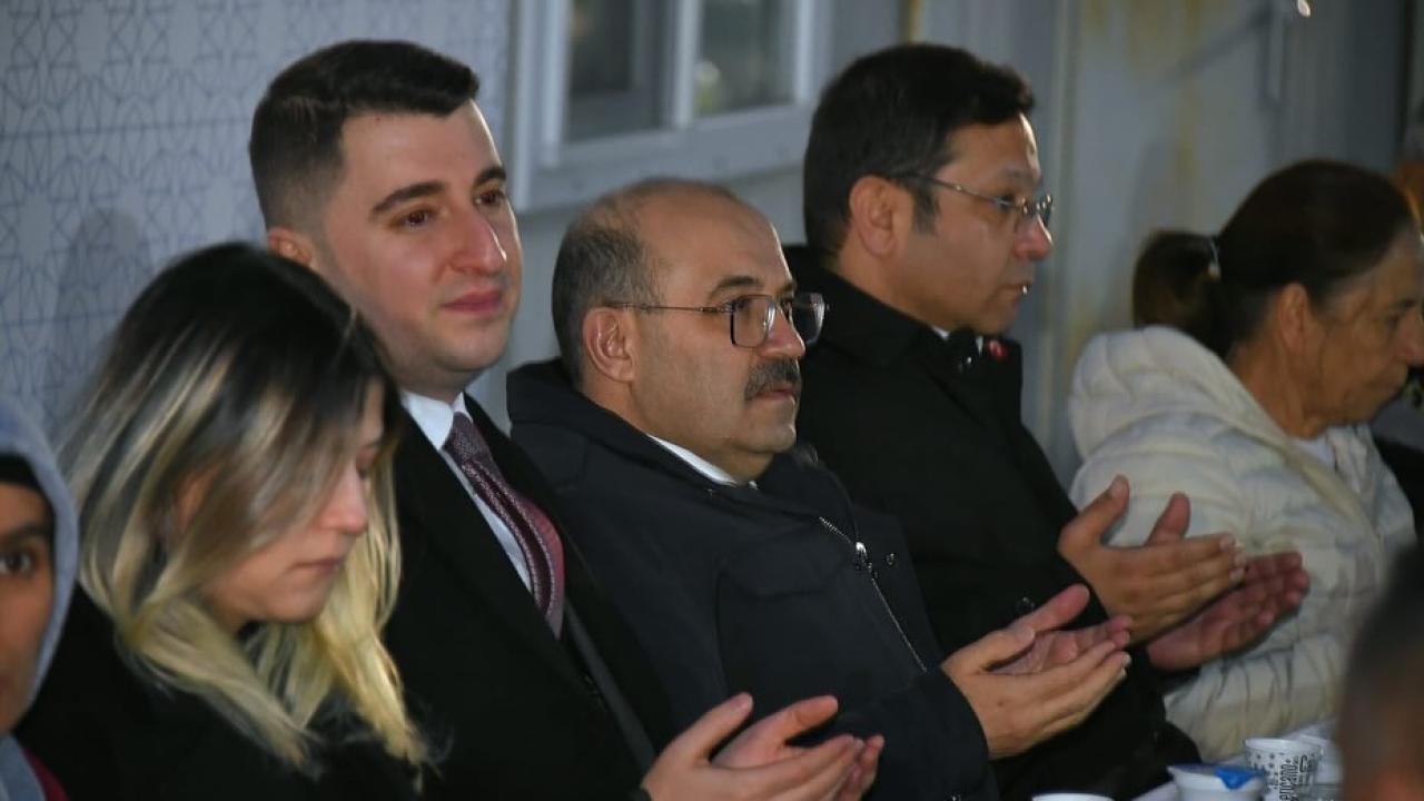 Vali Ustaoğlu, Sındırgı’daki Konteyner Kentte İftar Programına Katıldı