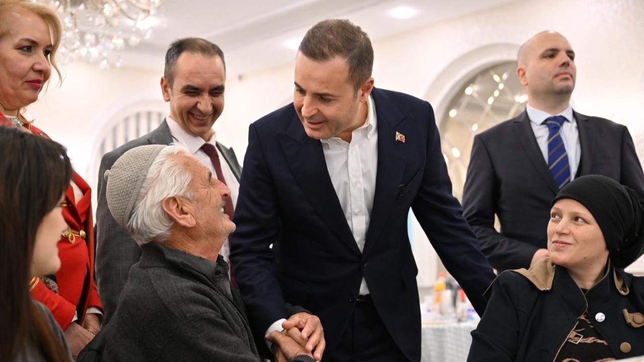 Akın, İstanbul’daki Balıkesirliler ile kucaklaştı