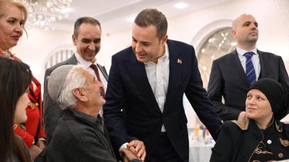 Akın, İstanbul’daki Balıkesirliler ile kucaklaştı