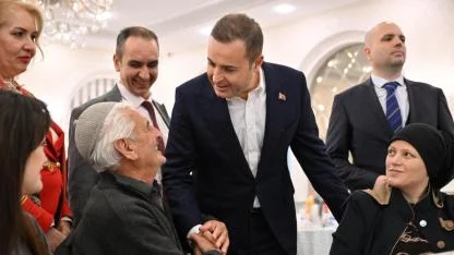 Akın, İstanbul’daki Balıkesirliler ile kucaklaştı