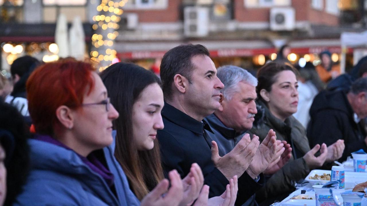 Akın, Ramazan'ın bereketini ilçe ilçe paylaşmaya devam ediyor